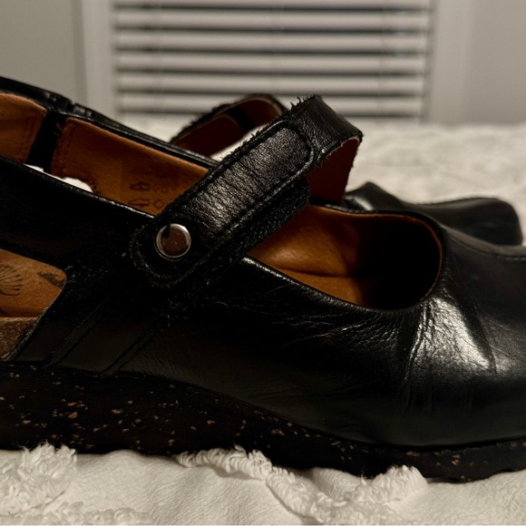 OTBT Black Leather Slingback Shoes - Picture 5 of 6
